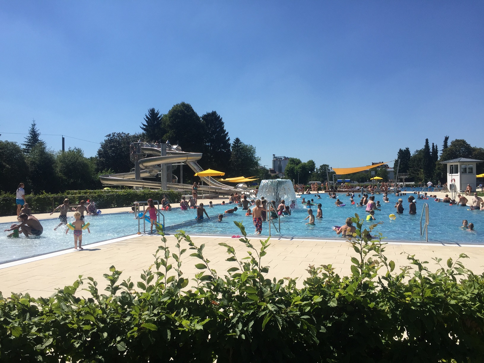 Bild Freibad Sinsheim hier Blick auf Familienbecken